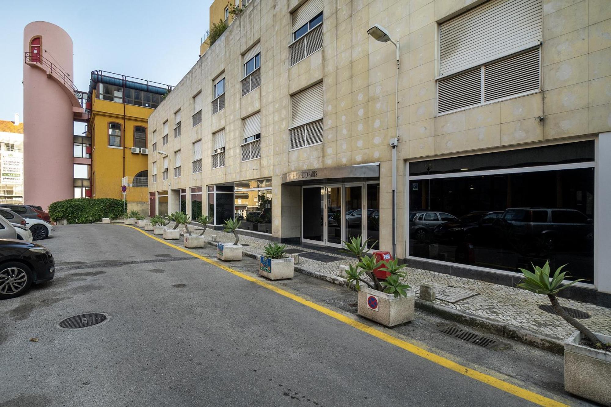Whome Dream Unmatched Elegance And Comfort Apartment